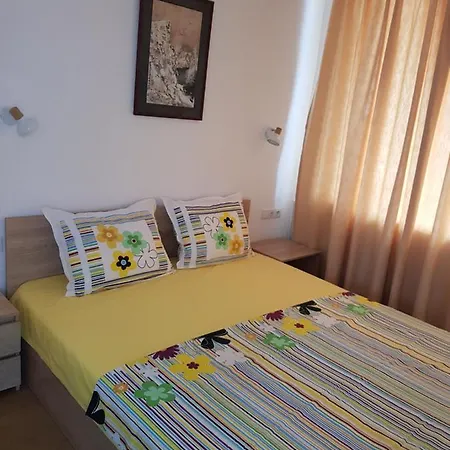 Slantse בית הארחה 3*