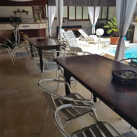 Slantse بيت ضيافة