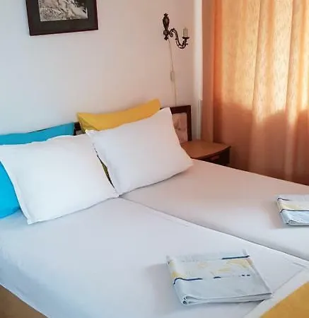 Slantse בית הארחה 3*