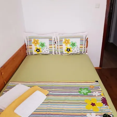 Slantse בית הארחה 3*