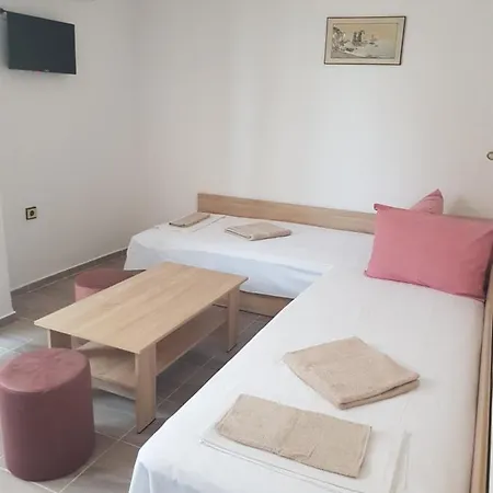 Slantse Guest house 4*